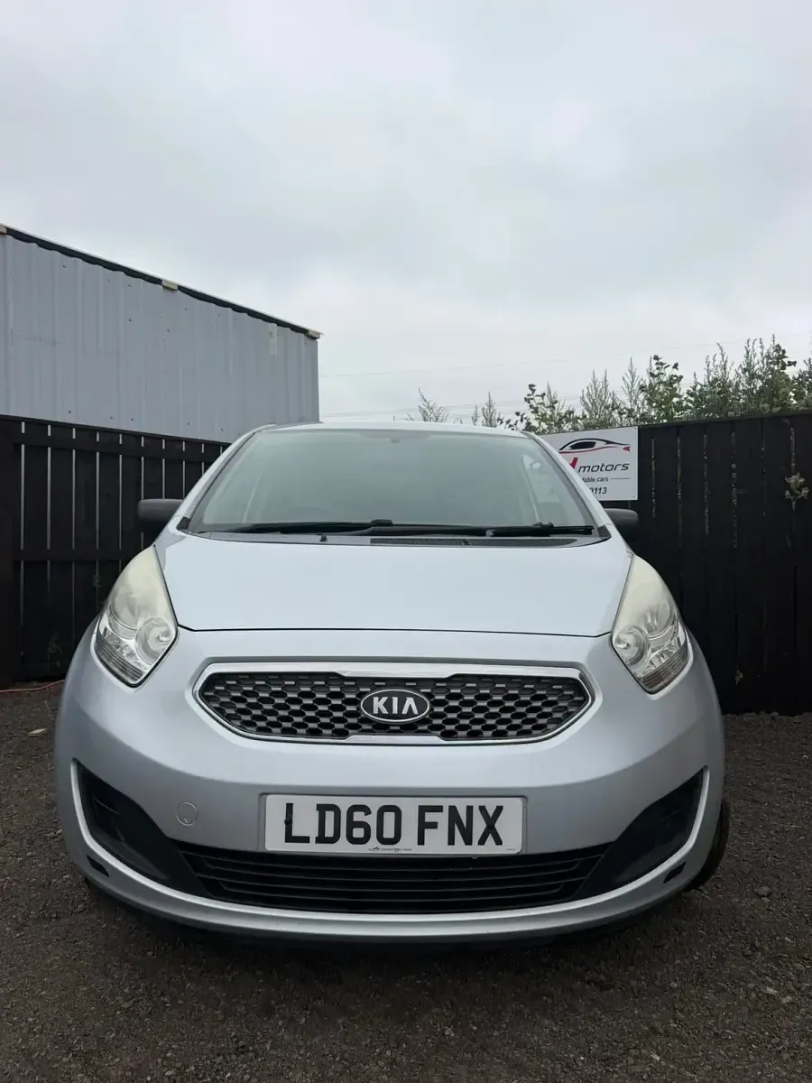 Used Kia Venga 89 HP (65 kW) 2010 Silver Hatchback