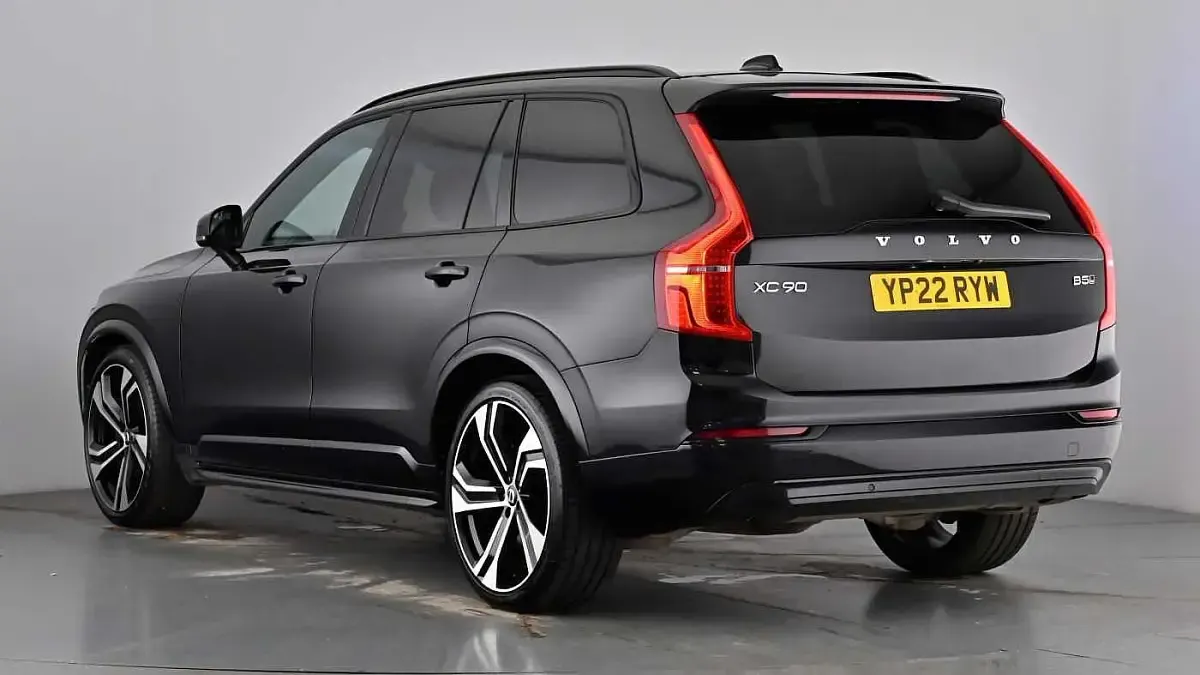 Used Volvo XC90 R-Design Pro 235 HP (172 kW) 2022 Onyx black SUV