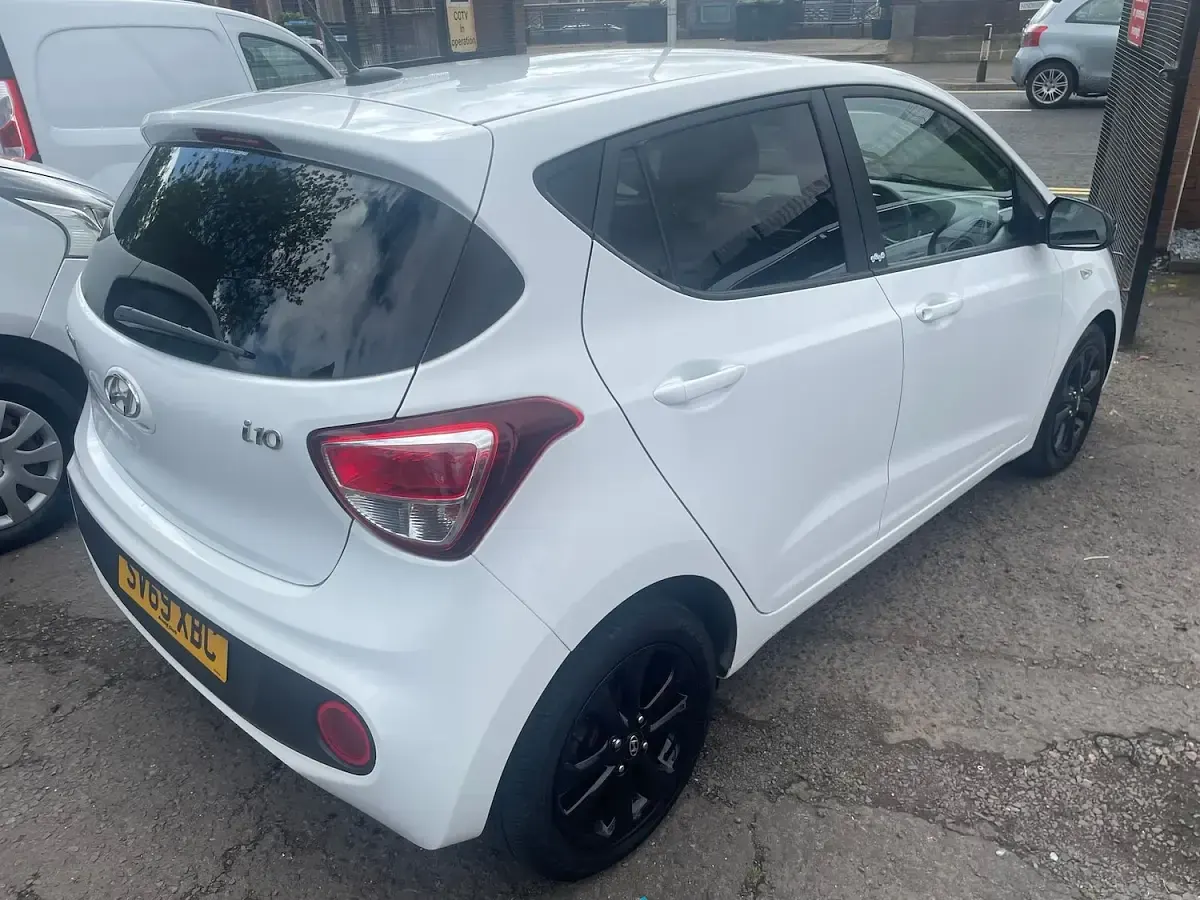 Used Hyundai i10 67 HP (49 kW) 2019 White Hatchback
