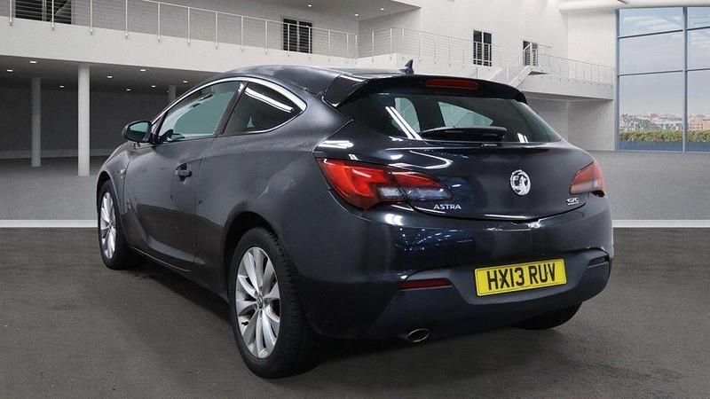 Second-hand Vauxhall Astra GTC SRi 140 CP (102 kW) 2013 Negru Hatchback