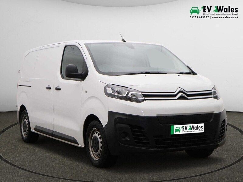White Used 2021 Citroën Dispatch MPV | £9,995 (Super price) - Image 1/2