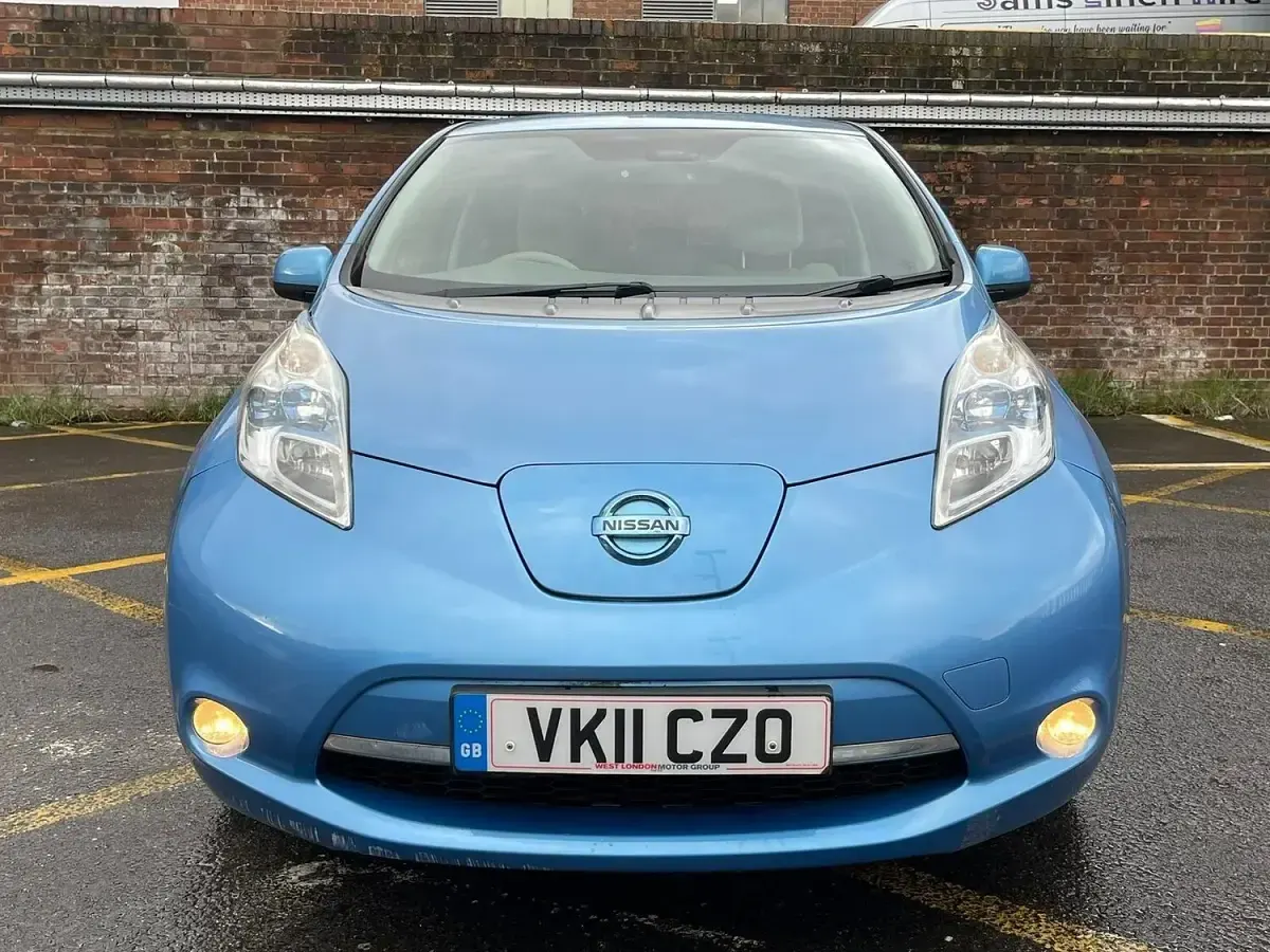 Used Nissan Leaf 80 kW (109 HP) 2011 Blue Hatchback