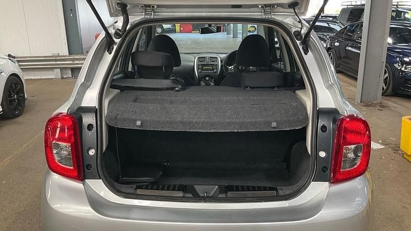 Begagnad Nissan Micra 2016 Silver Halvkombi