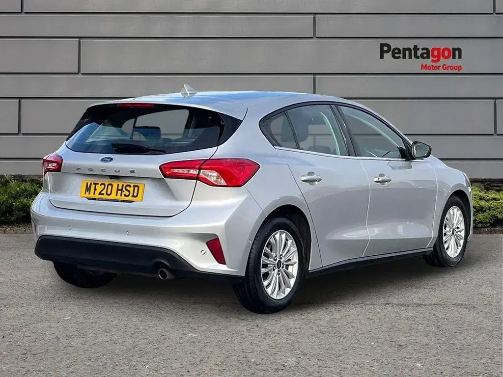 Usado Ford Focus Titanium 123 HP (90 kW) 2020 Prateado Citadino