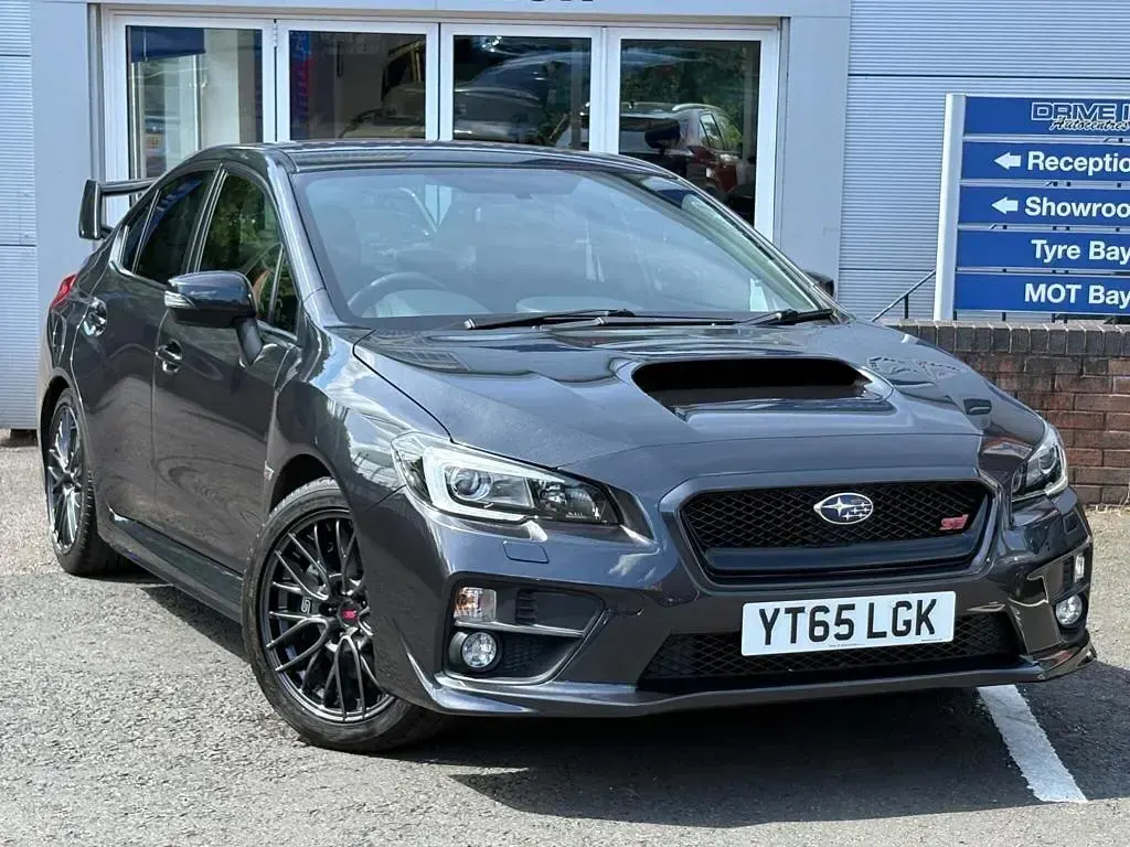 Begagnad Subaru WRX STI 300 HK (220 kW) 2015 Grå Sedan