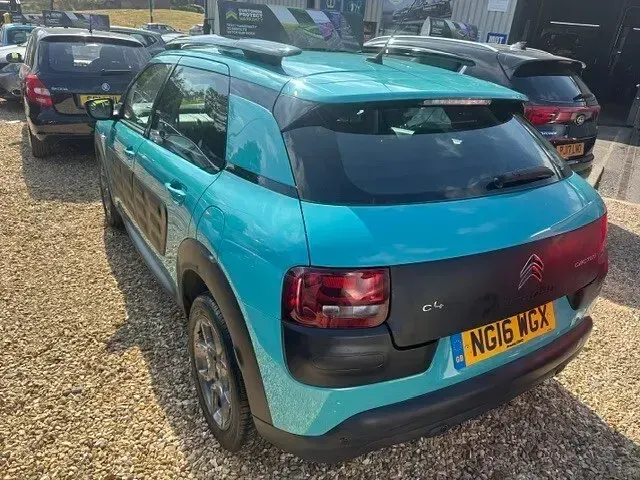 Used Citroën C4 Cactus Feel 100 HP (73 kW) 2016 Blue Hatchback