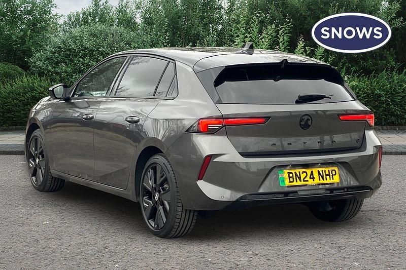 Used Vauxhall Astra 114 kW (156 HP) 2024 Crystal silver