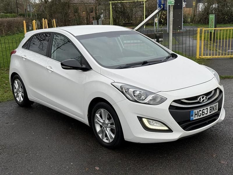 White Used 2014 Hyundai i30 SE Hatchback | £3,990 (Fair price) - Image 1/4