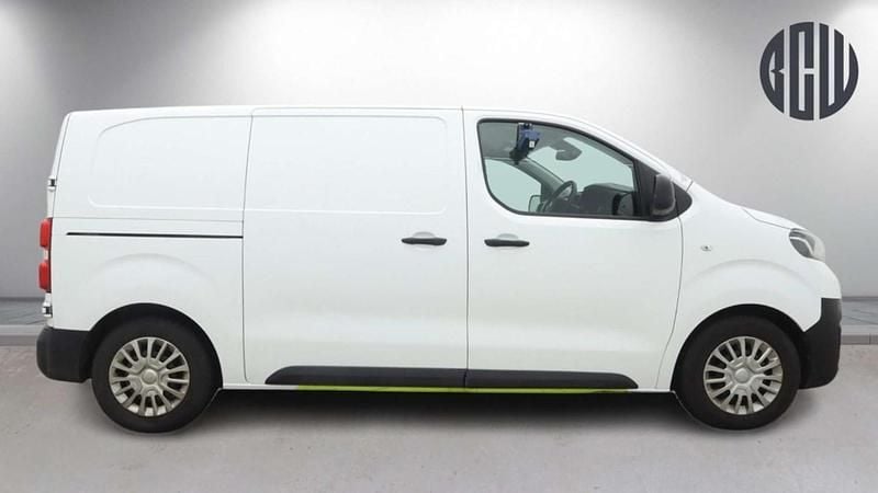 Used Toyota Proace 100 kW (136 HP) 2022 White MPV