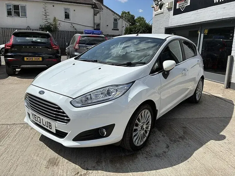 Used Ford Fiesta Titanium 2013 White Hatchback