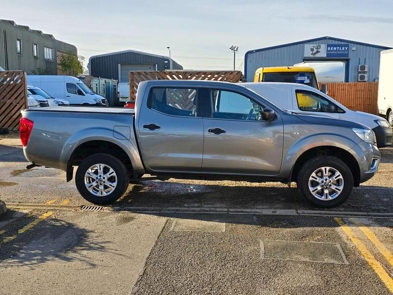 Używany Nissan Navara Acenta 163 KM (119 kW) 2021 Szary Pickup
