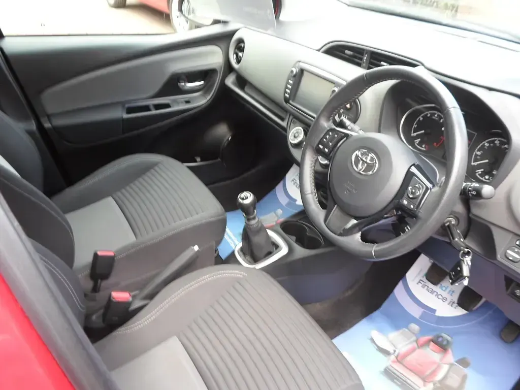 Used Toyota Yaris 111 HP (81 kW) 2019 Red Hatchback