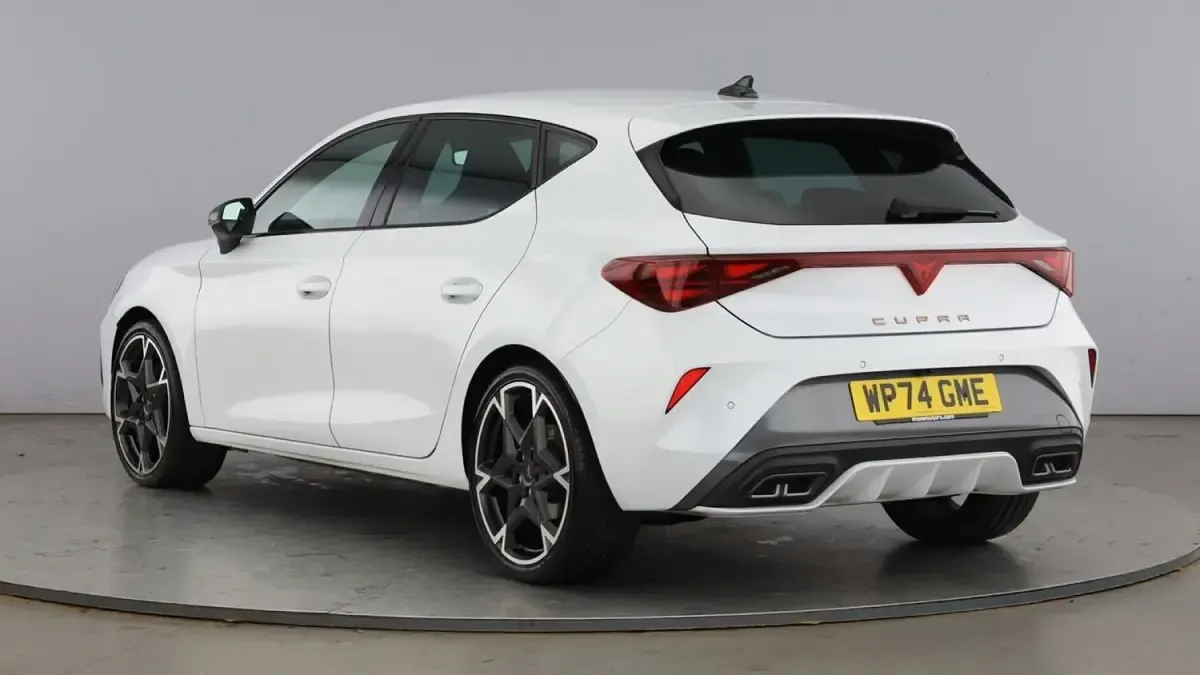 Used Cupra Leon 150 HP (110 kW) 2024 Glacial white Hatchback