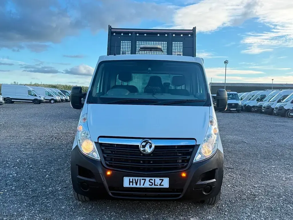 Used Vauxhall Movano 145 HP (106 kW) 2017 White MPV