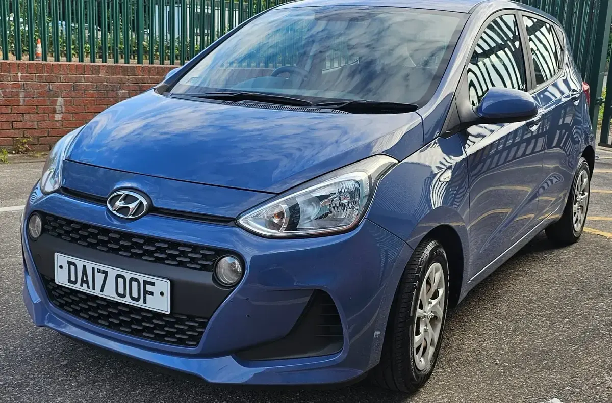 Used Hyundai i10 SE 67 HP (49 kW) 2017 Blue Hatchback