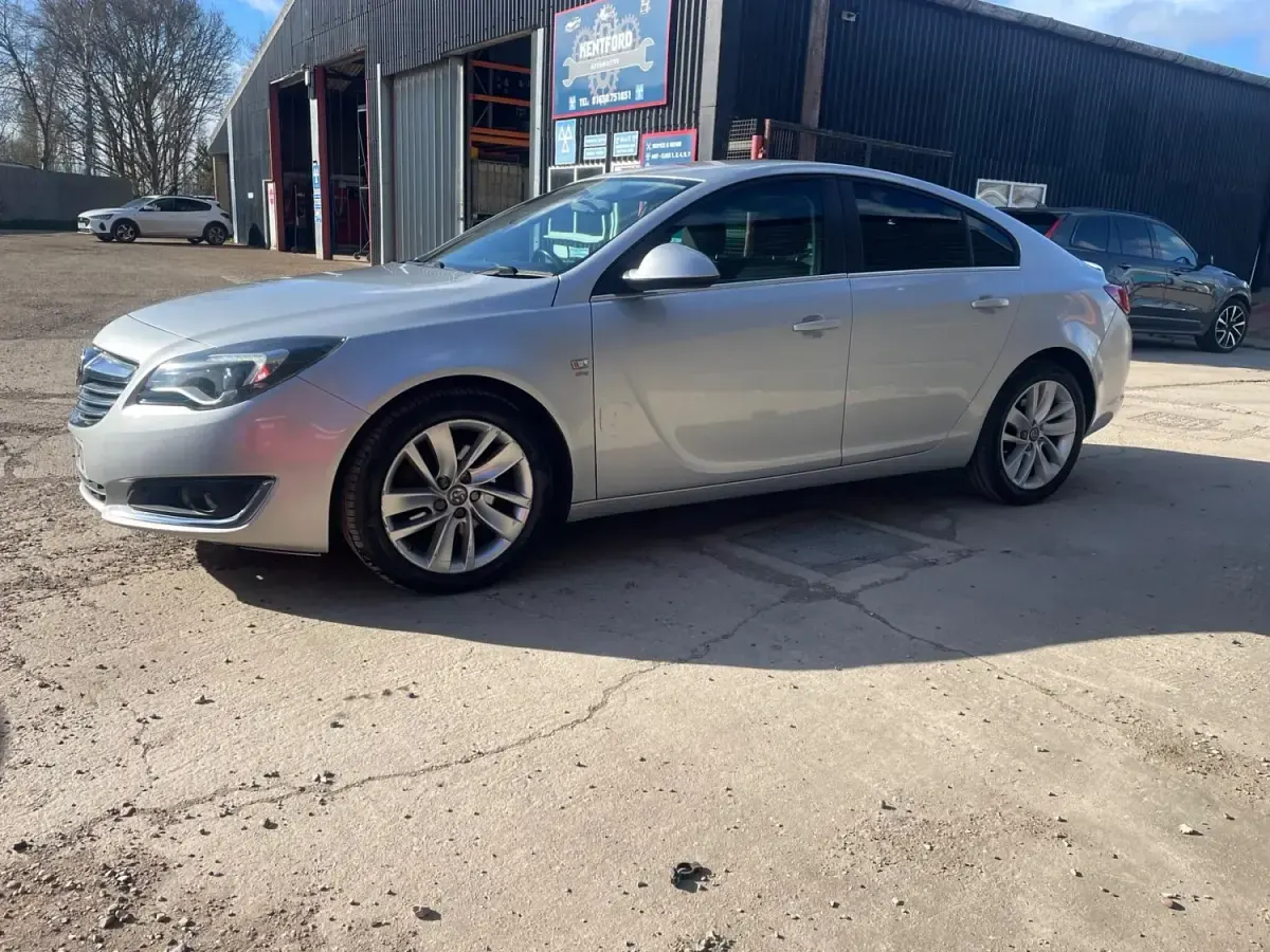 Używany Vauxhall Insignia SRi 2014 Srebrny Hatchback