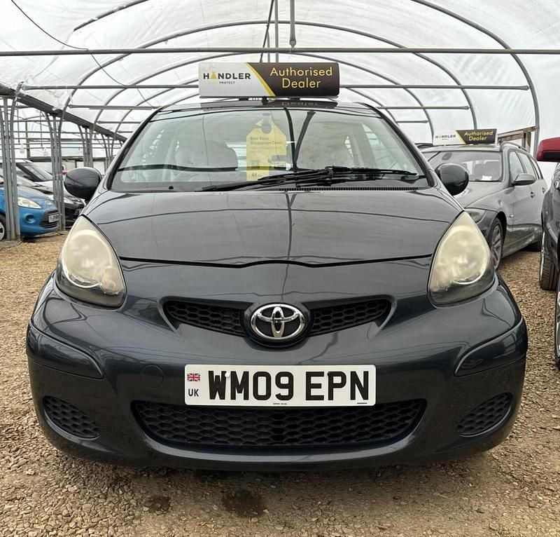 Begagnad Toyota Aygo 2009 Grå Halvkombi
