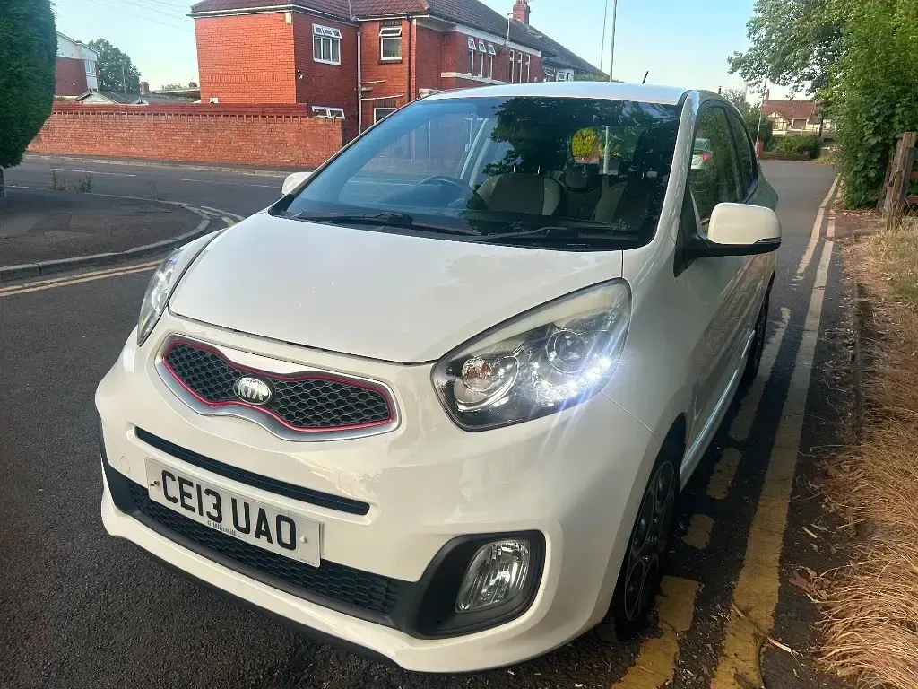 Used Kia Picanto 85 HP (62 kW) 2013 White Hatchback