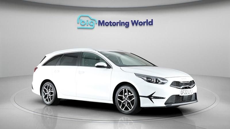 White Used 2022 Kia Ceed Sportswagon 3 Estate | £15,600 (Fair price) - Image 1/4