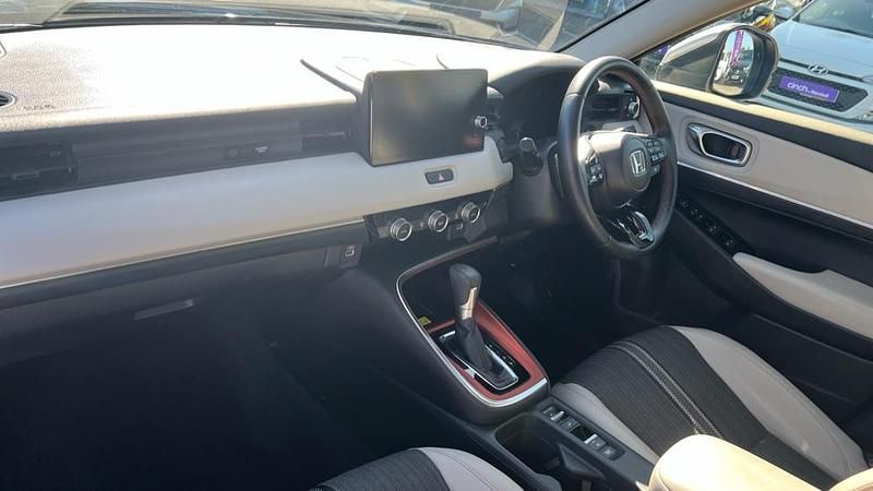 Used Honda HR-V Advance 131 HP (96 kW) 2024 Two tone  crystal black with silver roof SUV