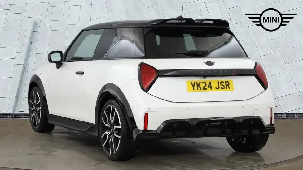 Used Mini Cooper S Hatch 201 HP (147 kW) 2024 White Hatchback