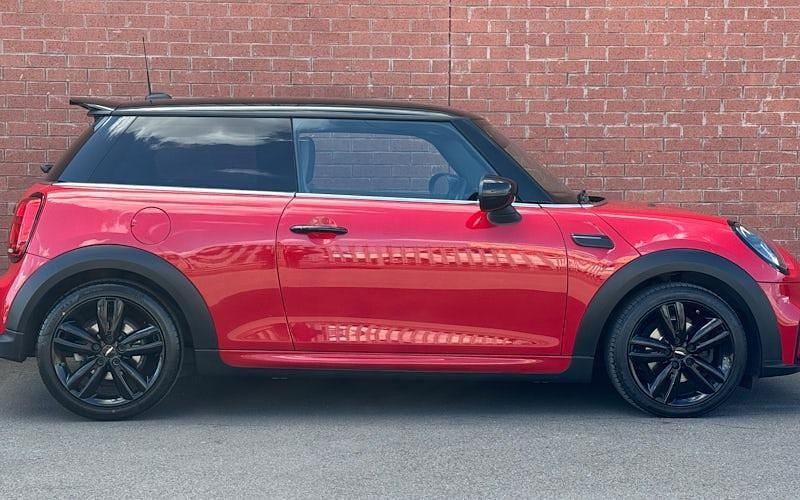 Usado Mini Cooper Hatch 136 HP (100 kW) 2022 Vermelho Citadino