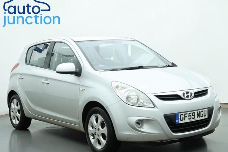 Used Hyundai i20 Comfort 101 HP (74 kW) 2009 Silver Hatchback
