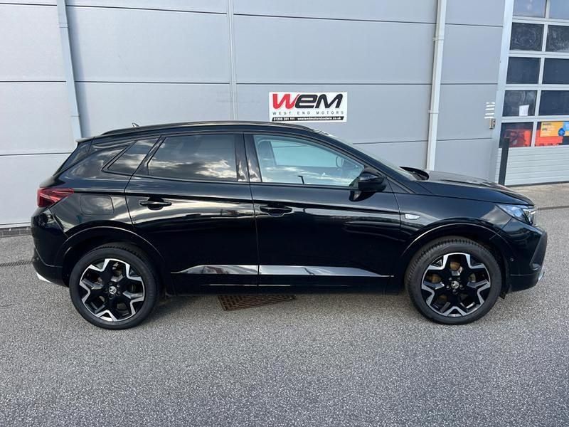 Second-hand Vauxhall Grandland X Ultimate 128 CP (94 kW) 2023 Negru SUV