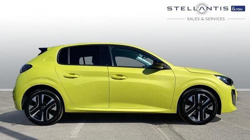 Used Peugeot 208 Allure 99 HP (72 kW) 2024 Hatchback