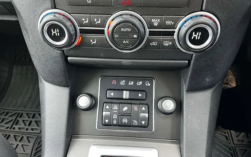 Used Land Rover Discovery SE 256 HP (188 kW) 2014 White SUV