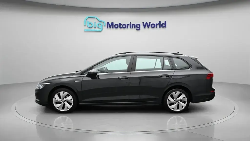 Second-hand VW Golf VIII Style 150 CP (110 kW) 2023 Gri Break