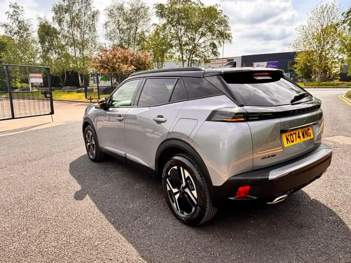 Używany Peugeot 2008 GT 134 KM (98 kW) 2025 Szary SUV