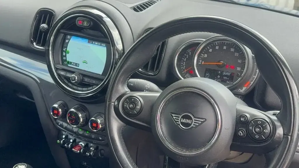 Usado Mini Cooper Classic 2019 Azul Utilitario