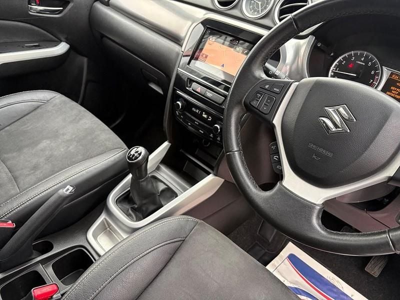 Used Suzuki Vitara SZ5 120 HP (88 kW) 2018 White SUV