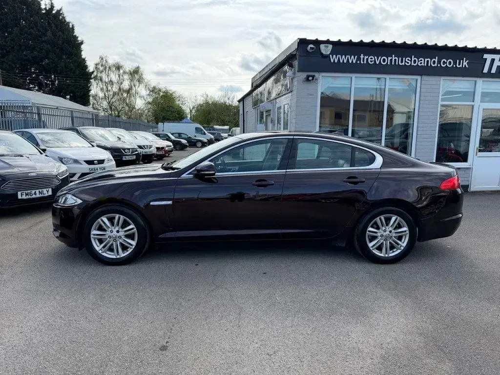 Usado Jaguar XF Luxury 163 HP (119 kW) 2014 Vermelho Sedan