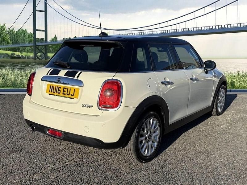 Used Mini Cooper Hatch 136 HP (100 kW) 2016 White Hatchback