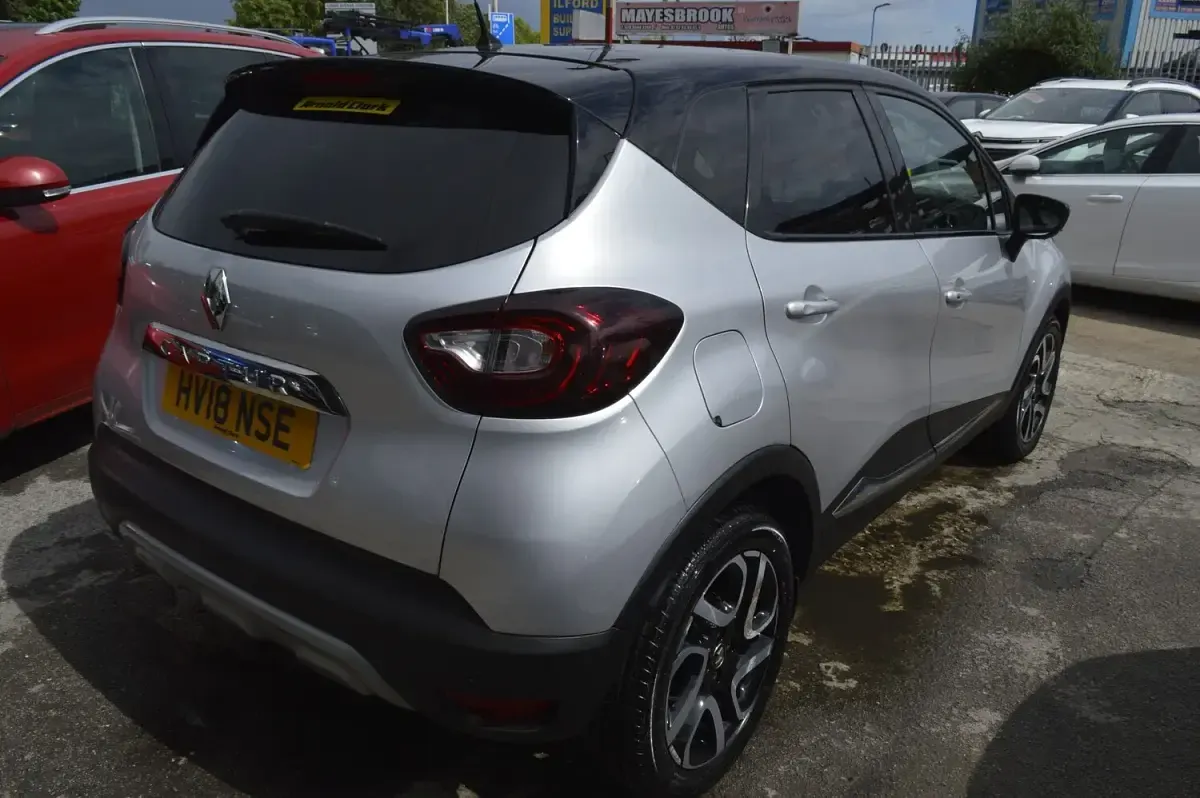 Used Renault Captur Dynamique 90 HP (66 kW) 2018 Silver SUV