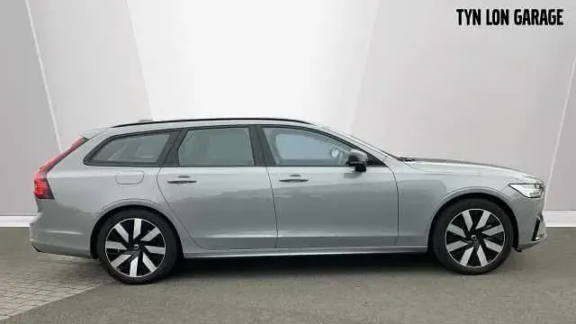 Second-hand Volvo V90 Plus 345 CP (253 kW) 2025 Gri Break
