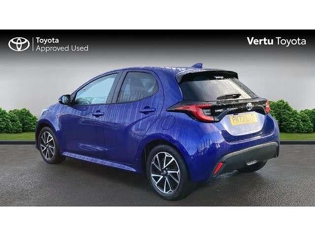 Used Toyota Yaris Hybrid Design 116 HP (85 kW) 2022 Blue Hatchback