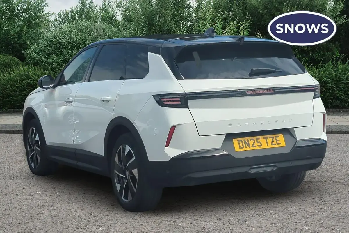 Used Vauxhall Grandland X Ultimate 136 HP (100 kW) 2025 White SUV
