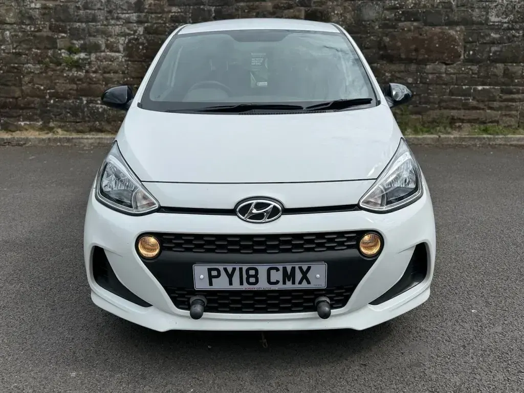 Used Hyundai i10 GO! 67 HP (49 kW) 2018 White Hatchback
