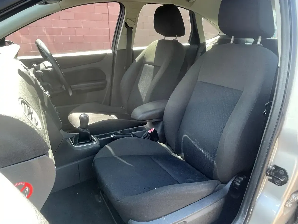 Used Ford Focus Zetec 2007 Silver Hatchback