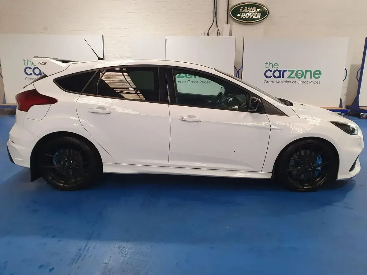 Used Ford Focus RS 350 HP (257 kW) 2016 White Hatchback