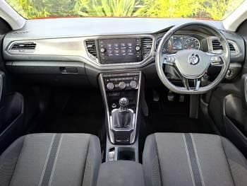 Used VW T-Roc SE 115 HP (84 kW) 2019 Red SUV