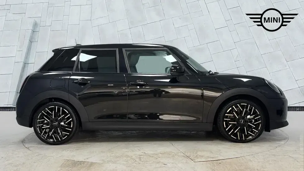 Used Mini Cooper Hatch 113 kW (154 HP) 2026 Black Hatchback