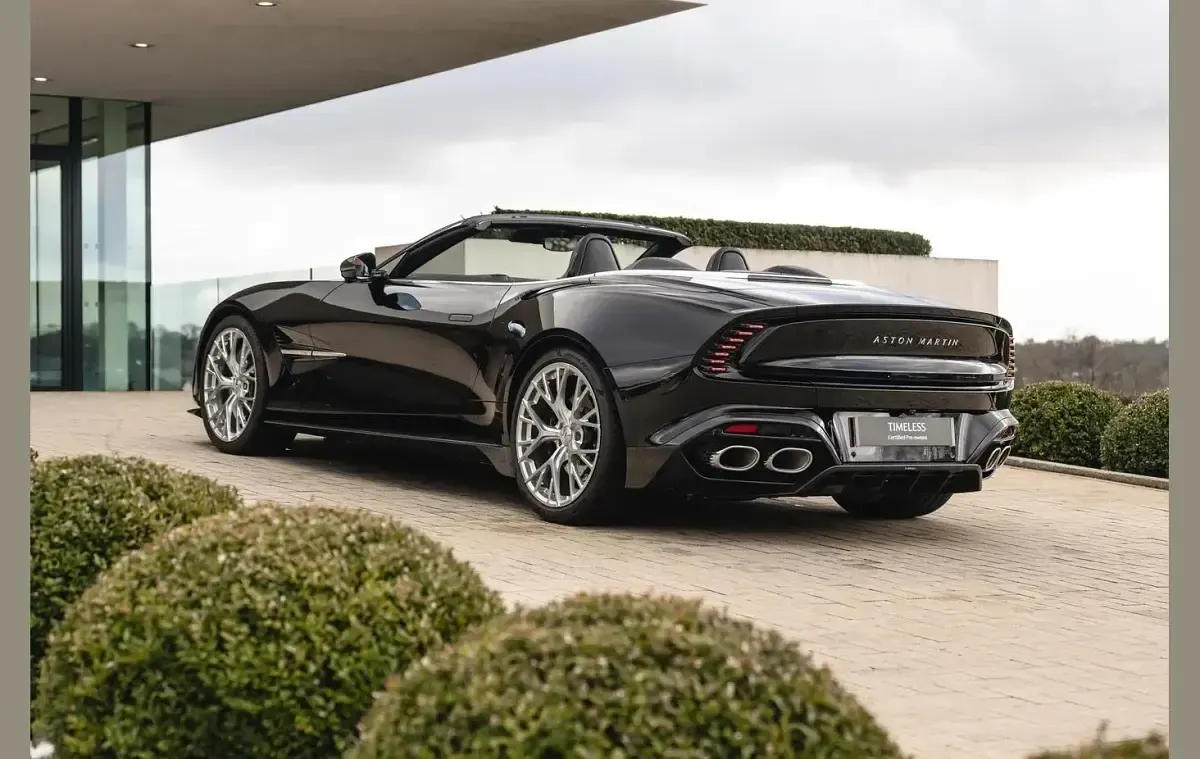 Used Aston Martin Vanquish 835 HP (614 kW) 2025 Black Cabriolet