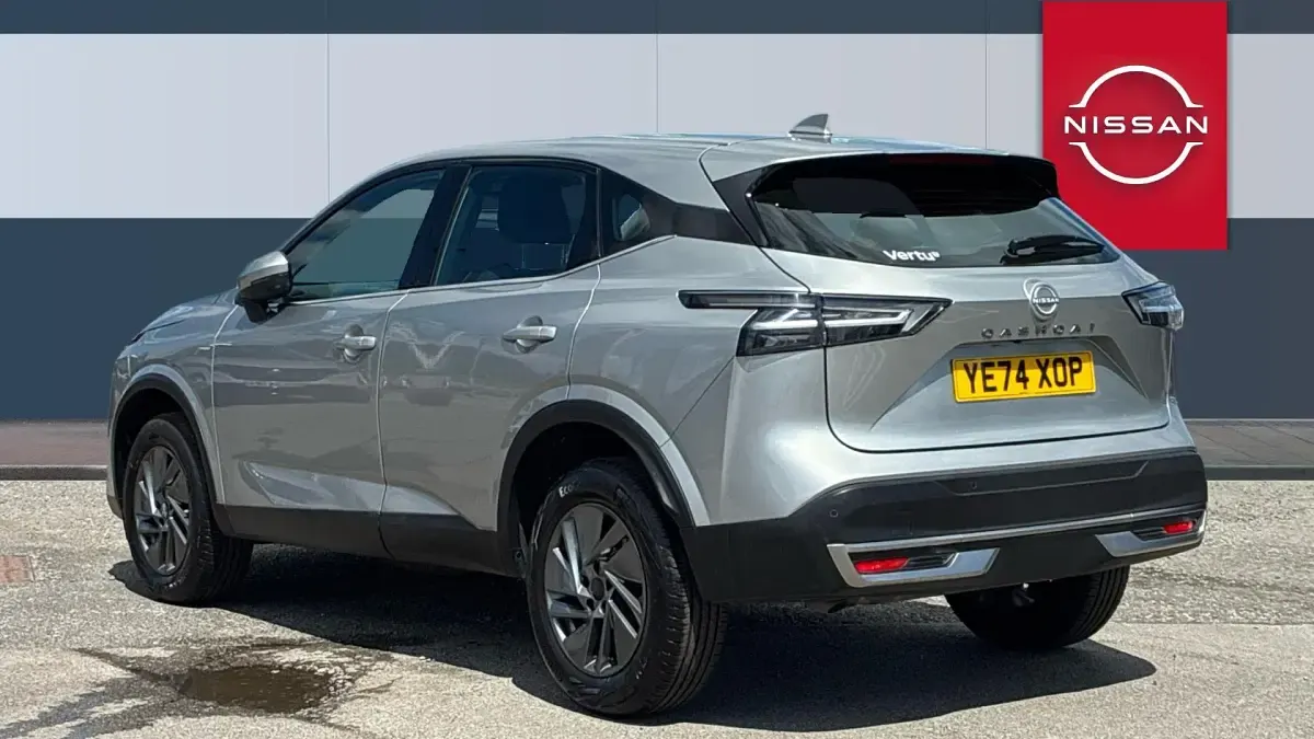 Used Nissan Qashqai Acenta Premium 140 HP (102 kW) 2024 Silver SUV