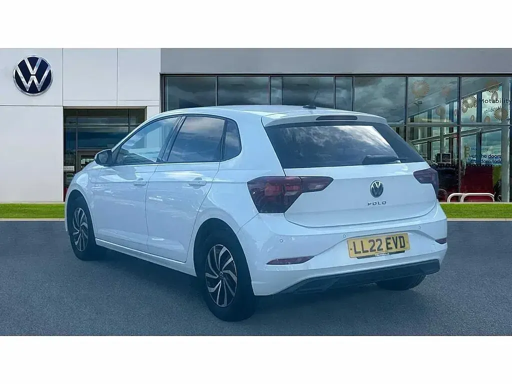Used VW Polo Life 95 HP (69 kW) 2022 Pure white Hatchback