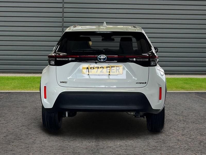 Used Toyota Yaris 116 HP (85 kW) 2022 Pure white Hatchback