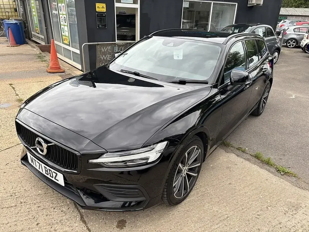 Used Volvo V60 Momentum 2021 Black stone Estate
